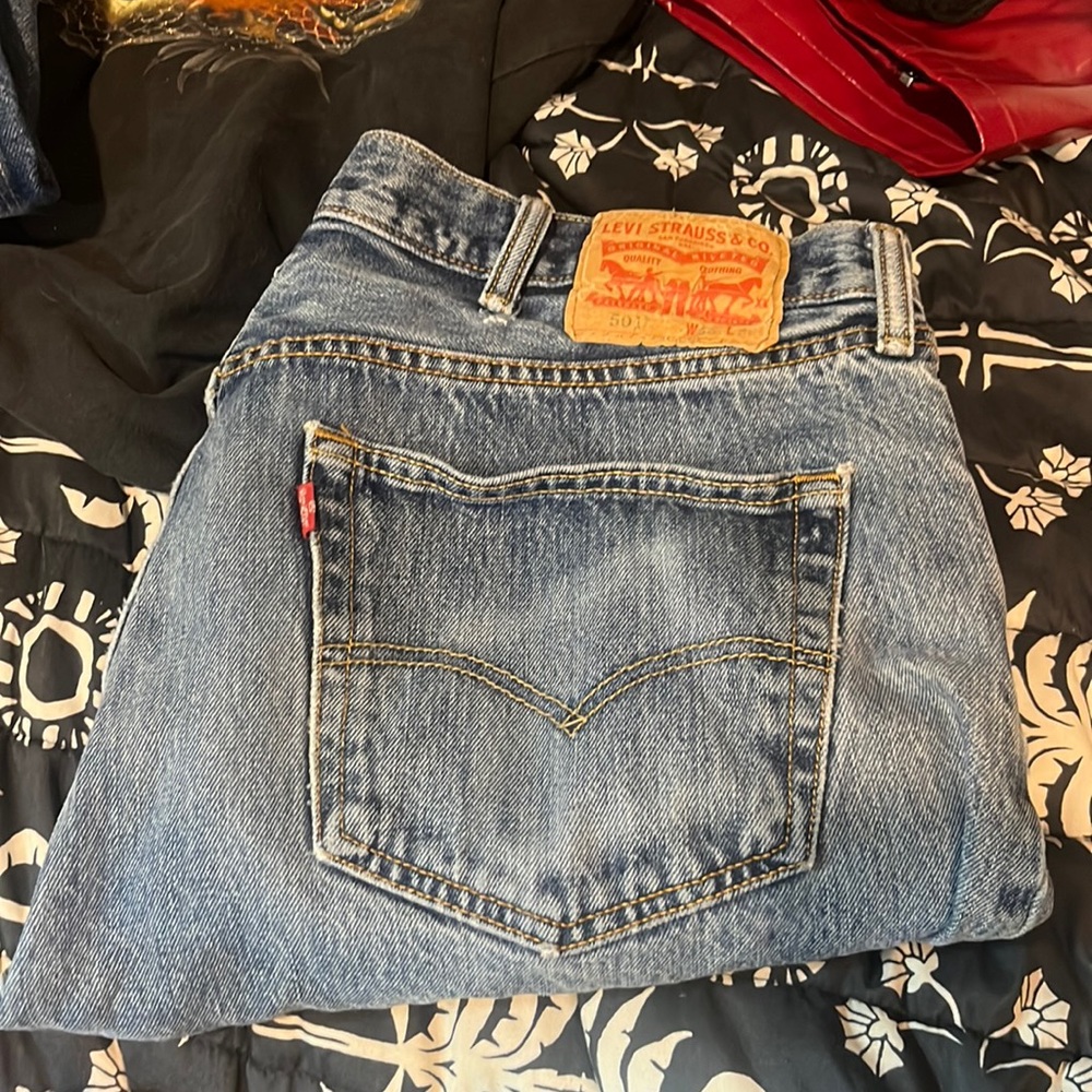 Doesn’t fit Levi faded wash jeans
